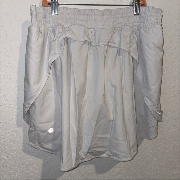 Lululemon Hotty Hot High-Rise Skirt *Long, White, Size 12 - Picture 4 of 8